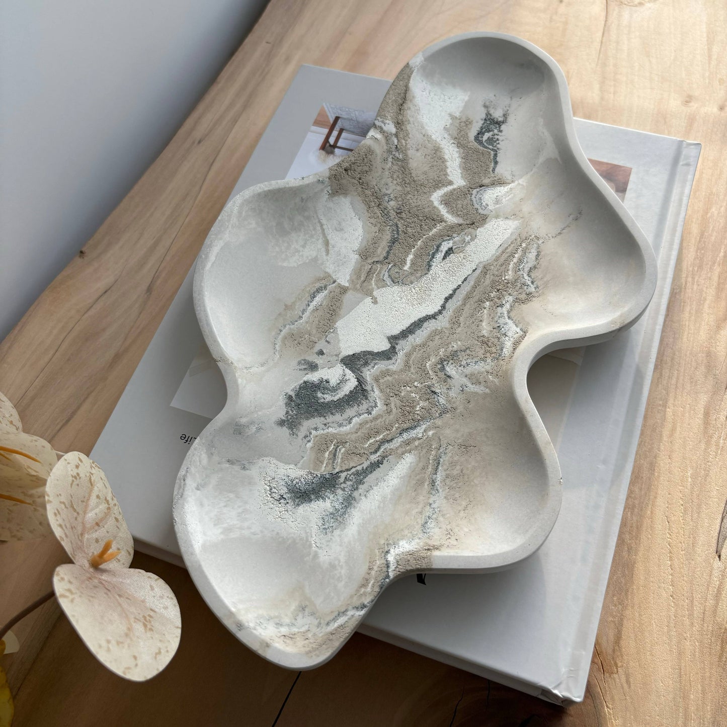 Curvy Tray - Centerpiece | Catch-all Tray | Vanity Decor