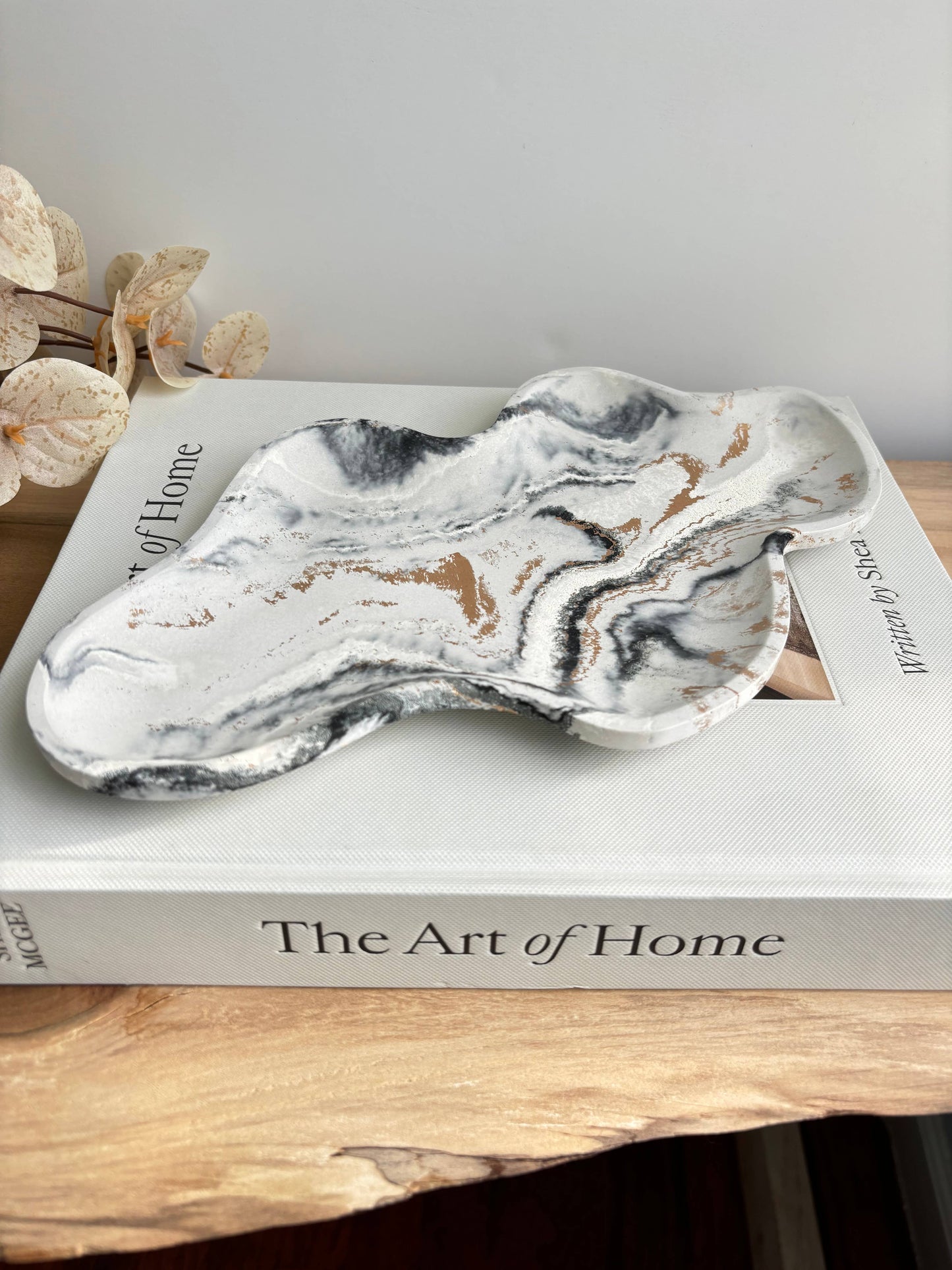 Curvy Tray - Centerpiece | Catch-all Tray | Vanity Decor