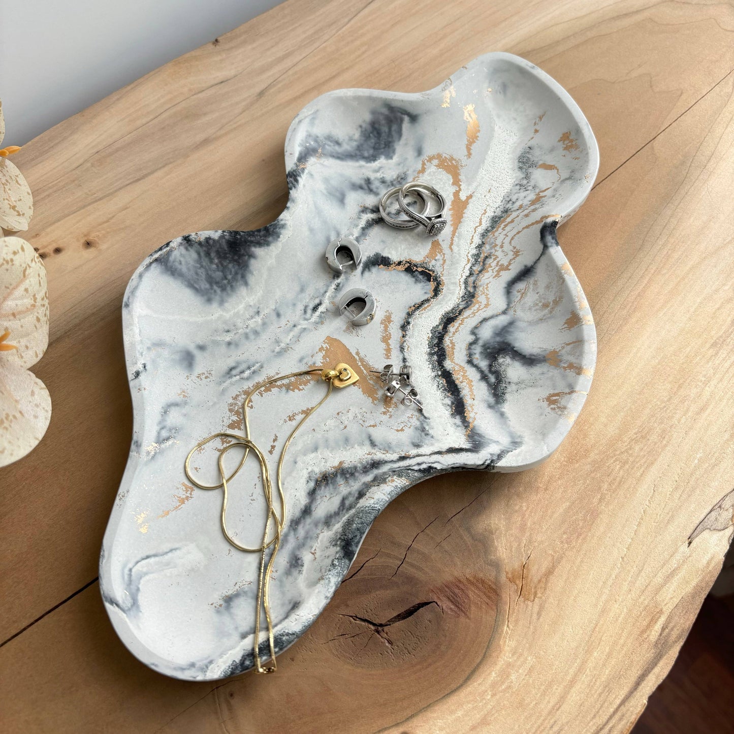 Curvy Tray - Centerpiece | Catch-all Tray | Vanity Decor